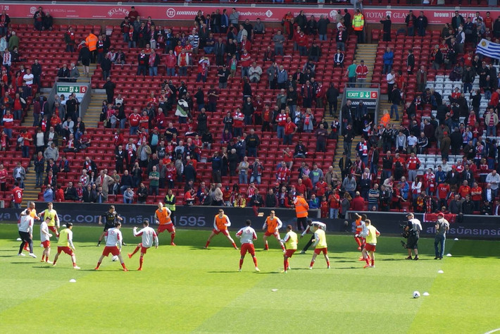 百变大咖秀？谢尔基破门后跳机械舞+模仿哈兰德打坐（谢尔基破门后先跳机械舞再学哈兰德打坐，庆祝动作百变）