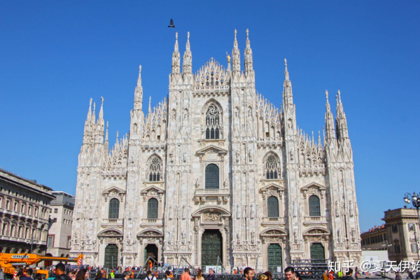 每体：已有不少后卫自荐租借巴萨，但巴萨觉得他们实力不够（每体：多名后卫愿租借投巴萨，俱乐部评估其能力仍不足）