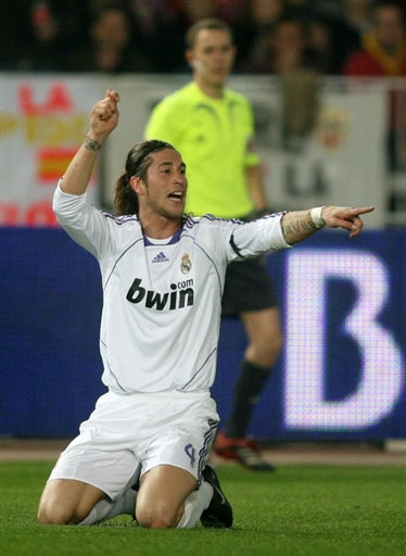 足球德国队主帅回应质疑：球队需要时间重建