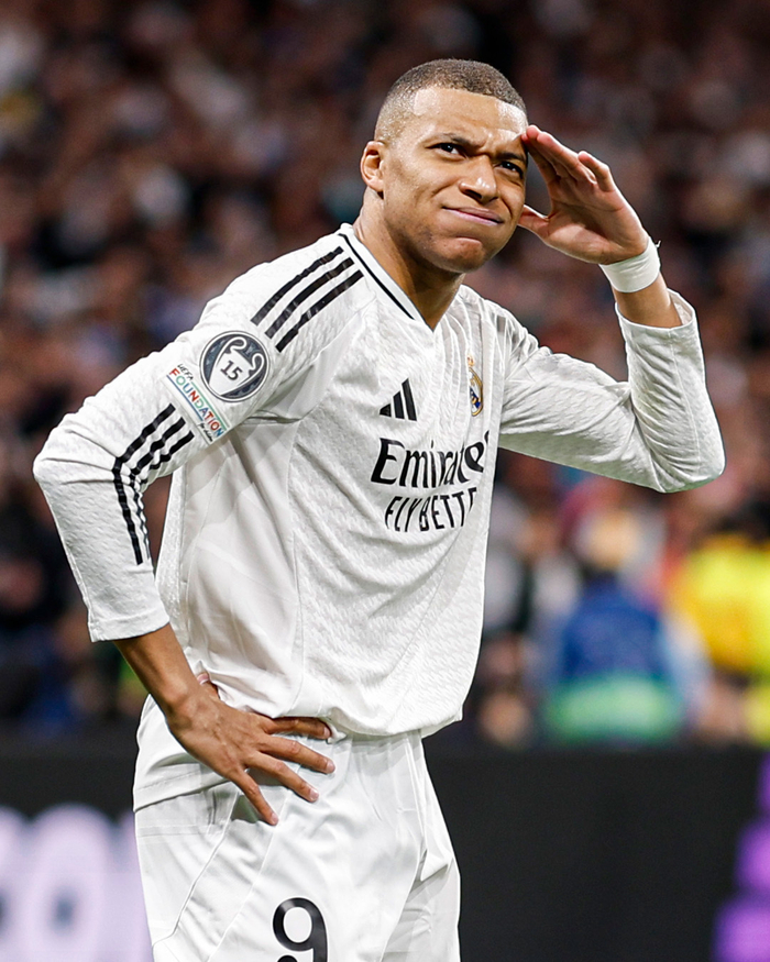 中超：上海海港4-0大胜深圳队